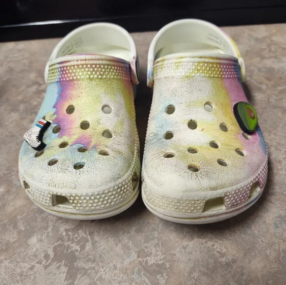 CROCS White Slippers with Classic Comfort Design - Picture 6 of 8